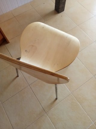 Silla de madera y metal