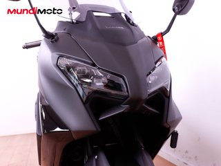 YAMAHA T-MAX 560