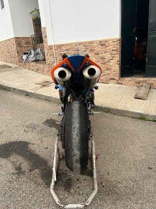 Yamaha R1 Naranja y Azul