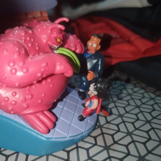 Figura Dragon Ball Torre Red Ribbon