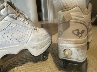 Zapatillas con ruedas blancas