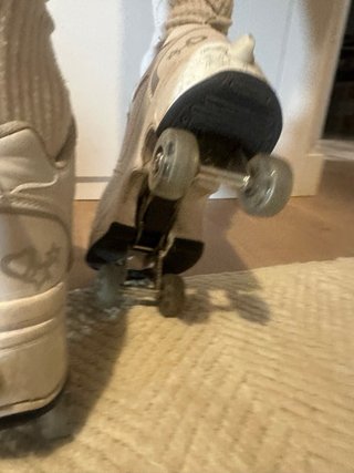 Zapatillas con ruedas blancas