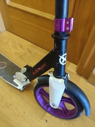 Patinete infantil morado y negro