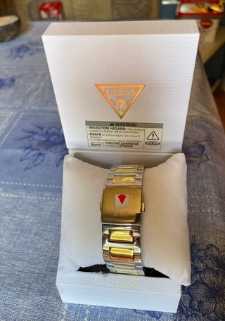 Reloj Guess Dorado y Plateado Nuevo