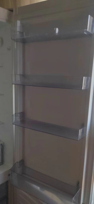 Frigorífico blanco con congelador