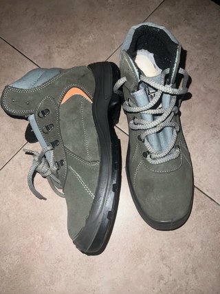 Zapatos de trabajo y seguridad grises