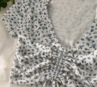 Top floral con cordón