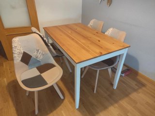 Mesa comedor con 4 sillas patchwork