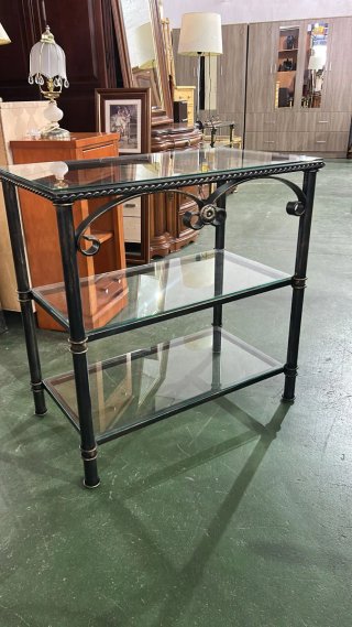 Mesa auxiliar cristal y metal negra