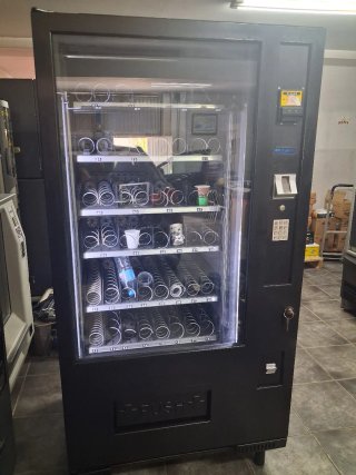 Caseta a medida con máquina expendedora incluidos