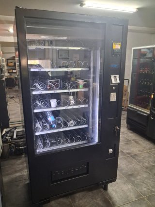 Caseta a medida con máquina expendedora incluidos