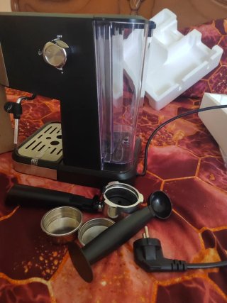 Cafetera Espresso Aeomik Negra