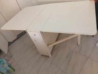 Mesa plegable cocina blanca