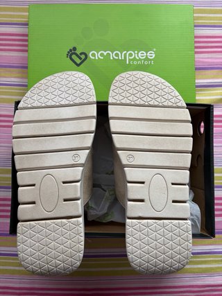Sandalias Amarpies Beige y Dorado