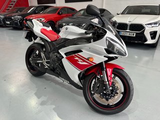 Yamaha R1 2007 Roja y Blanca 41.000kms