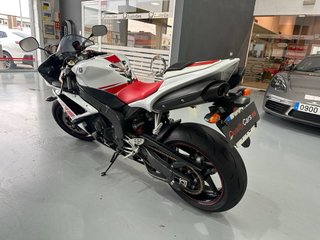 Yamaha R1 2007 Roja y Blanca 41.000kms