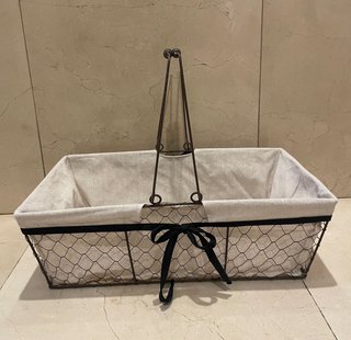 Cesta de metal y tela beige/marrón