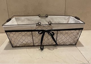 Cesta de metal y tela beige/marrón
