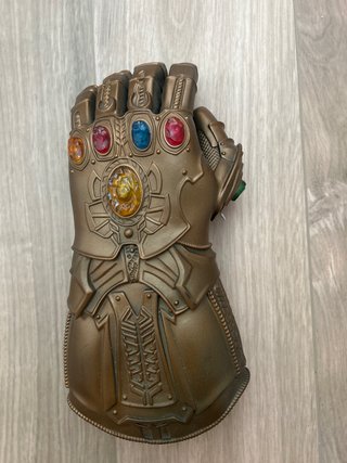Guante de Thanos Dorado con Gemas