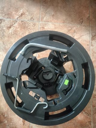 Vendo kit completo rueda de repuesto gato y llave