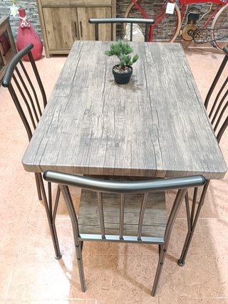 Mesa comedor efecto madera y metal