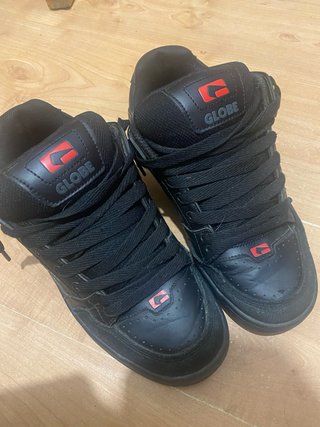 Zapatillas Globe Negras COSTARON 90€ NEW YORKER