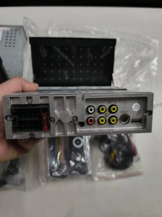 Pantalla Retráctil 1 Din 7" Universal Sin Estrenar