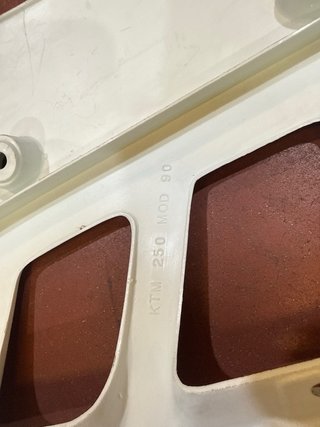 Tapas radiador KTM año 90 blancas