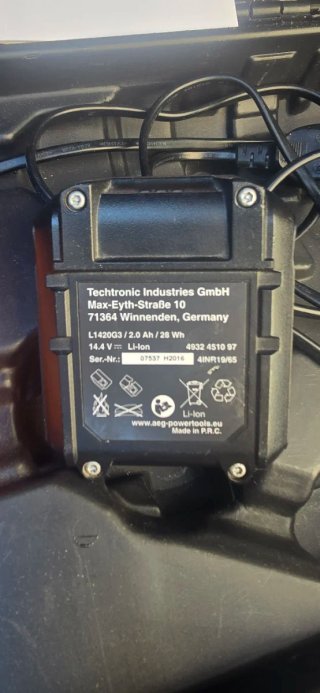 Cargador, Batería y Maletín AEG