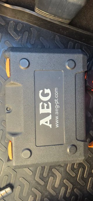 Cargador, Batería y Maletín AEG