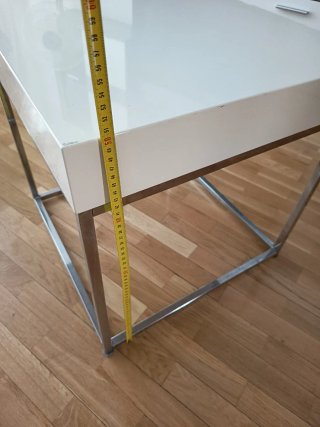 Mesa de centro elevable moderna blanca y plateada