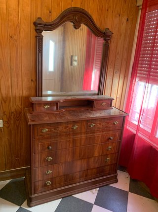 Mobile trucco in legno con specchio