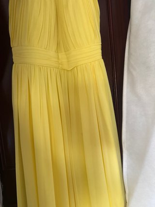 Vestido largo amarillo con detalles dorados