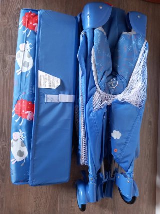 Cuna de viaje Bbest azul con dibujos