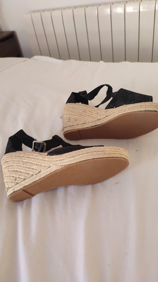 Sandalias negras esparto cuña sin estrenar