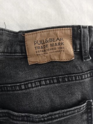 Pantalón corto vaquero desgastado