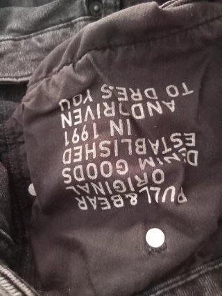 Pantalón corto vaquero desgastado