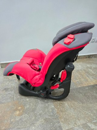 Silla coche bebé roja y gris de 9 a 25 kg