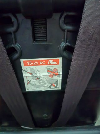 Silla coche bebé roja y gris de 9 a 25 kg