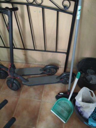 Due monopattini elettrici (senza caricabatterie/batteria vecchia)