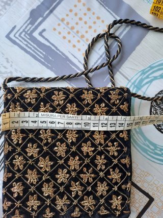 Borsa vintage nera con ricami oro