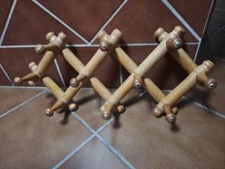 Perchero extensible de madera