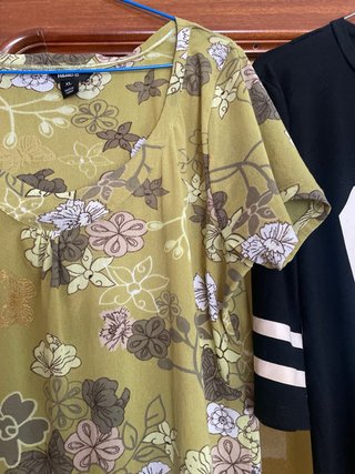 2 Blusas: Verde XL y Negra T. M