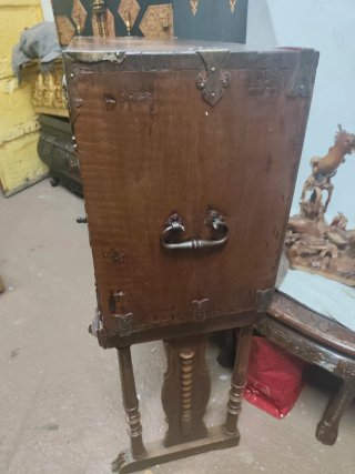 Vendo bargueño antiguo madera y metal