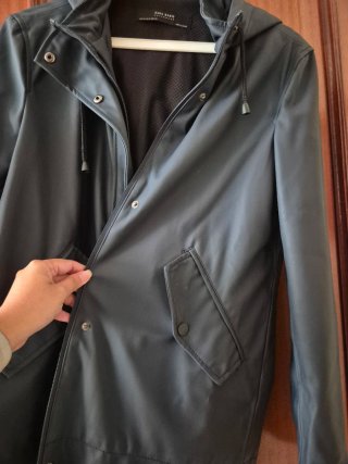 Zara impermeable Azul Marino con Capucha