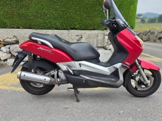 Yamaha XMAX 250 Maxi Scooter Roja