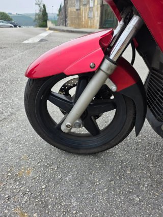 Yamaha XMAX 250 Maxi Scooter Roja