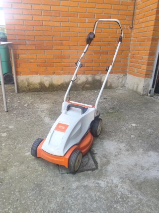 Cortacésped Eléctrico Stihl RMR 235 averiado
