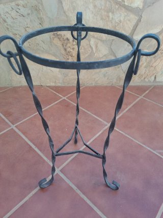 Macetero de hierro forjado