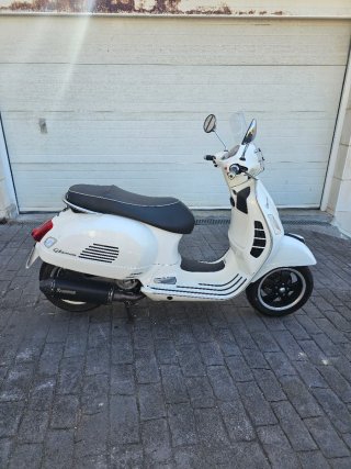 Vespa GTS 300 Blanca